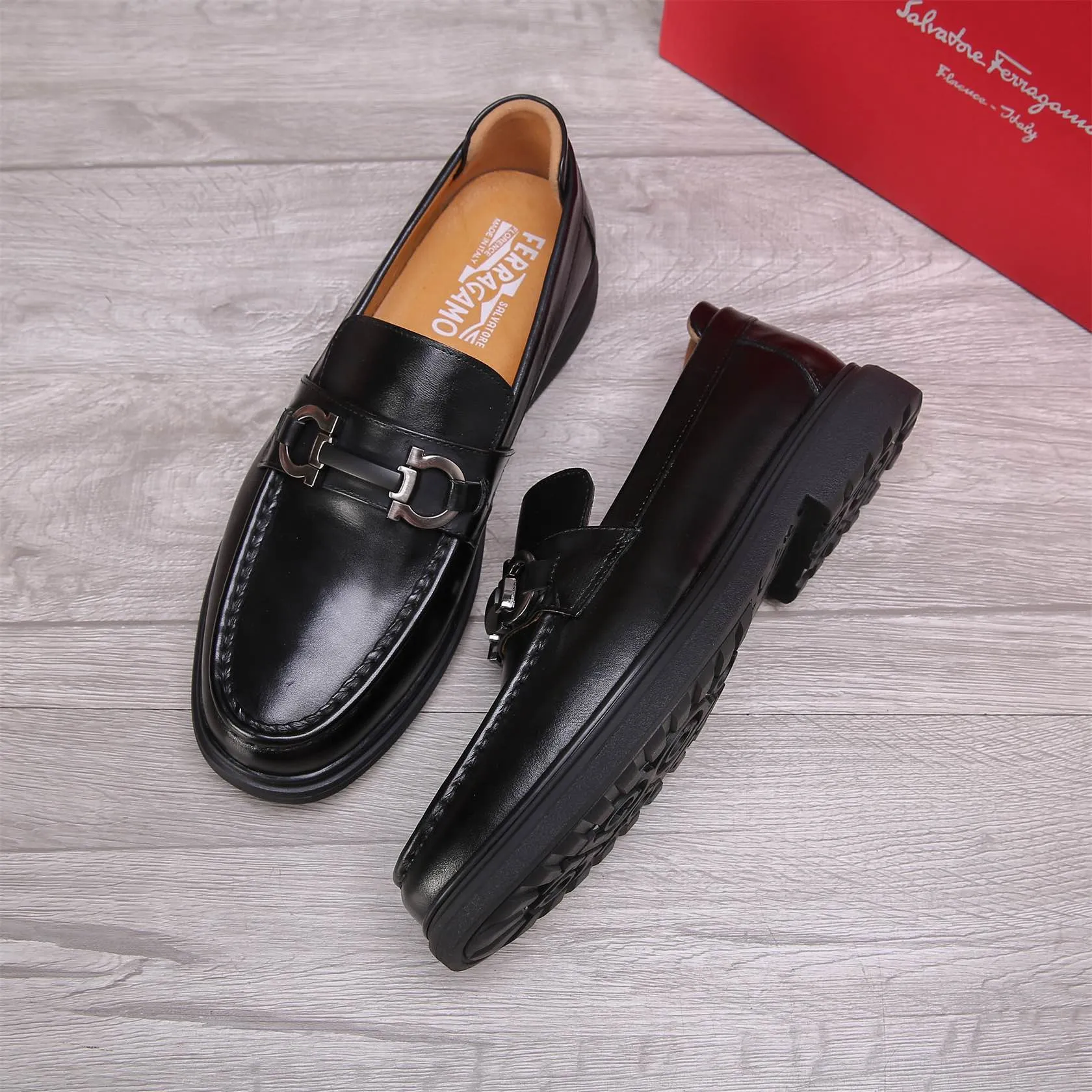 Men's shoes 💰460 🕷🕷🐂【Ferragamo】Ferragamo Popular fashionable casual shoes🇨🇳Official website counter 1:1 production, original mold opening💯Good quality visible, imported high-end first-layer waxed calfskin, water-dyed🐂leather lining🌿very clear texture, high-quality waterproof, non-slip and wear-resistant outsole🎋high quality and low price, truly handmade🍓Black optional! Code number 38-44 (45-46 customized)......